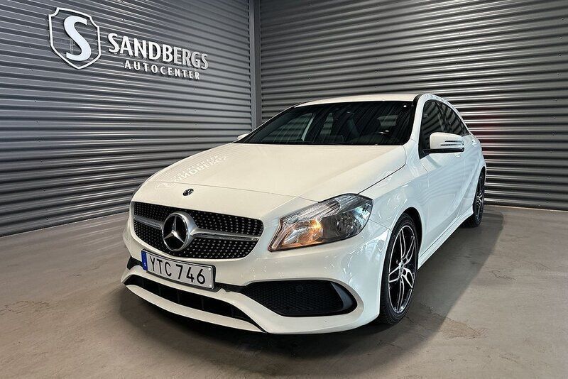 Vit Begagnad 2017 Mercedes A180 Style Halvkombi | 144 500 kr (Marknadspris) - Bild 1/4