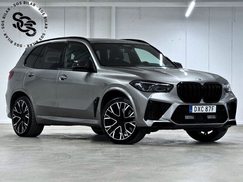 Grå Begagnad 2022 BMW X5 M Competition Edition SUV | 1 299 000 kr (Dyr) - Bild 1/4