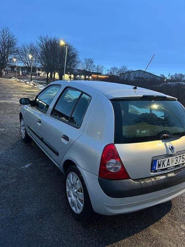 Begagnad Renault Clio R.S. 75 HK (55 kW) 2005 Halvkombi