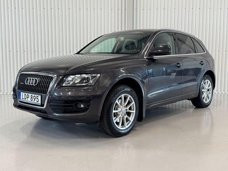 Grå Begagnad 2010 Audi Q5 SUV | 104 900 kr (Marknadspris) - Bild 1/4