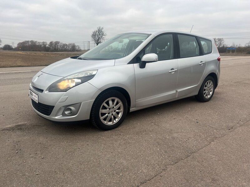 Silver Begagnad 2011 Renault Grand Scénic III Minibuss | 74 900 kr (Lite dyr) - Bild 1/4