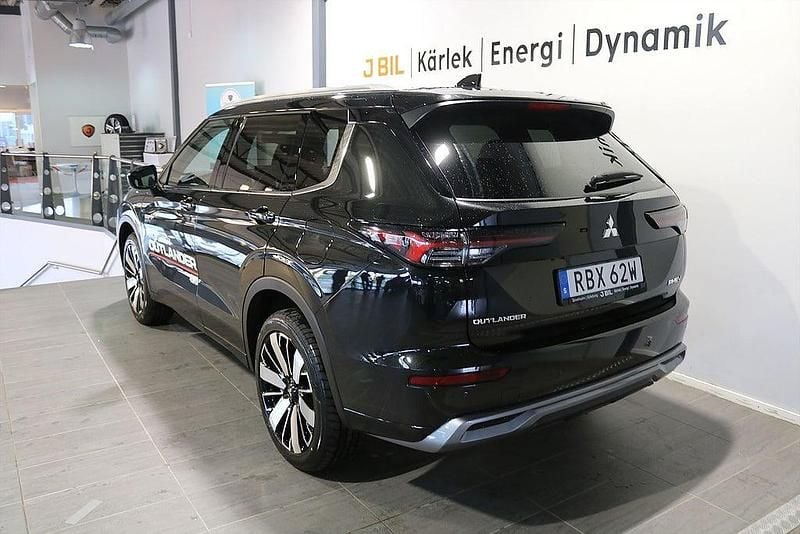 Begagnad Mitsubishi Outlander P-HEV Instyle 136 HK (100 kW) 2025 Svart SUV