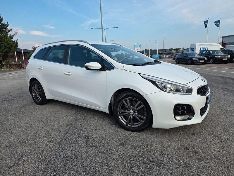 Vit Begagnad 2016 Kia Ceed Sportswagon GT-Line Kombi | 99 200 kr (Marknadspris) - Bild 1/4