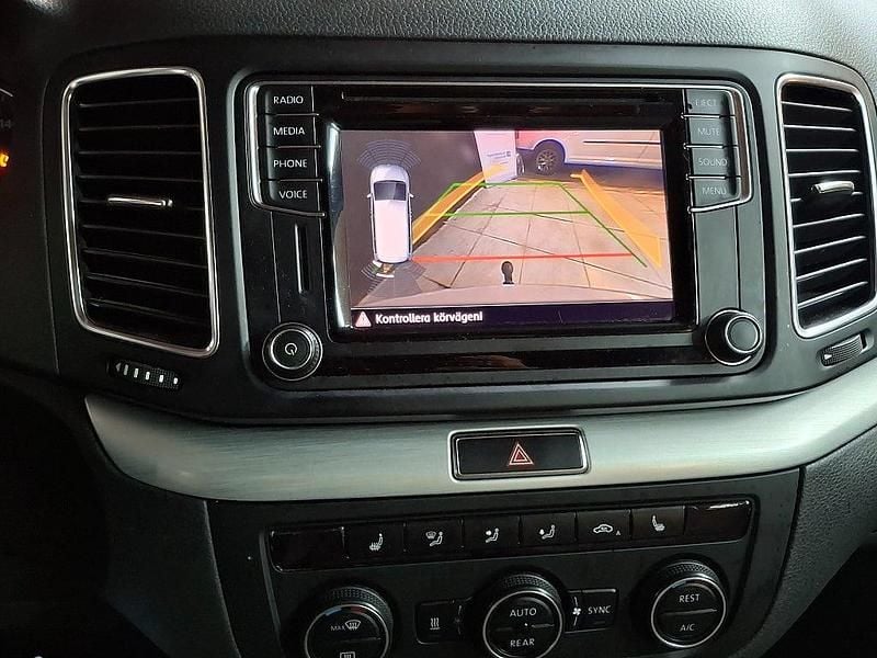 Begagnad VW Sharan 150 HK (110 kW) 2017 Vit Minibuss