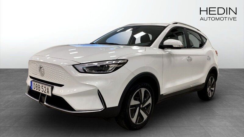 Vit (white) Begagnad 2023 MG ZS Comfort Sedan | 309 900 kr (Marknadspris) - Bild 1/4