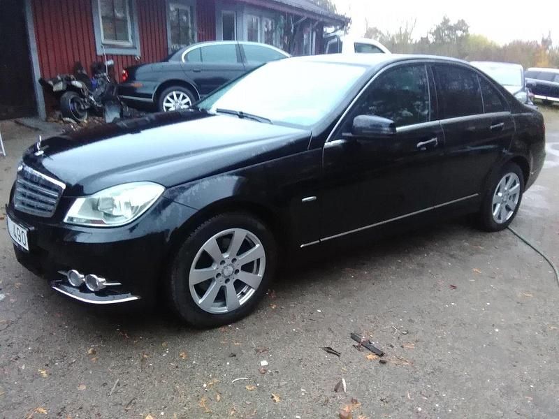Svart Begagnad 2012 Mercedes C220 Sedan | 89 000 kr (Bra pris) - Bild 1/4