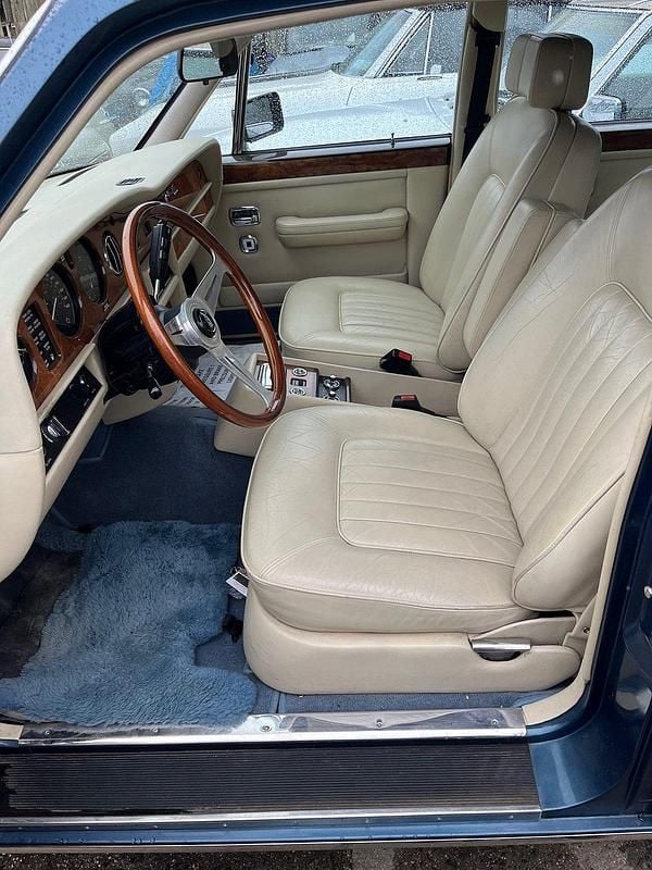 Begagnad Rolls Royce Silver Spirit 1985 Blå metallic Sedan
