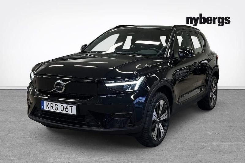 Svart Begagnad 2023 Volvo XC40 Core SUV | 329 000 kr (Superpris) - Bild 1/4
