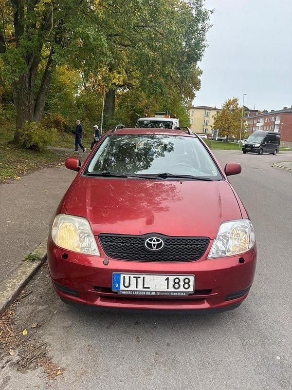 Röd Begagnad 2004 Toyota Corolla Kombi | 20 000 kr (Marknadspris) - Bild 1/4