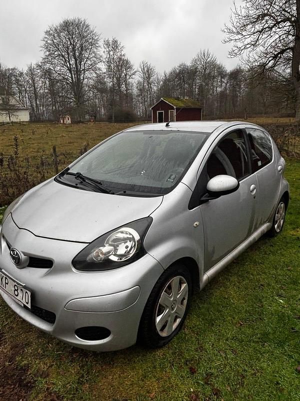 Begagnad 2010 Toyota Aygo Halvkombi | 27 000 kr (Marknadspris) - Bild 1/4
