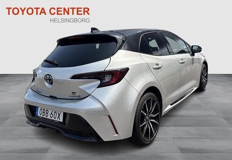 Begagnad Toyota Corolla Hybrid Sport 199 HK (146 kW) 2023 Silver Halvkombi