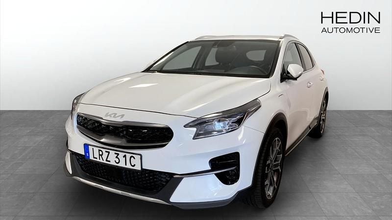 Vit (white) Begagnad 2022 Kia XCeed Advance SUV | 259 900 kr (Marknadspris) - Bild 1/4