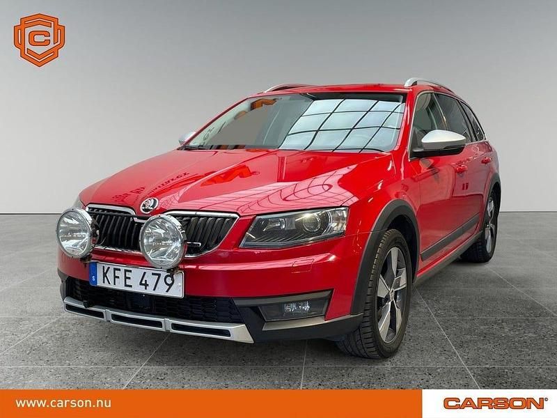Röd Begagnad 2015 Skoda Octavia Scout Kombi | 172 900 kr (Marknadspris) - Bild 1/3