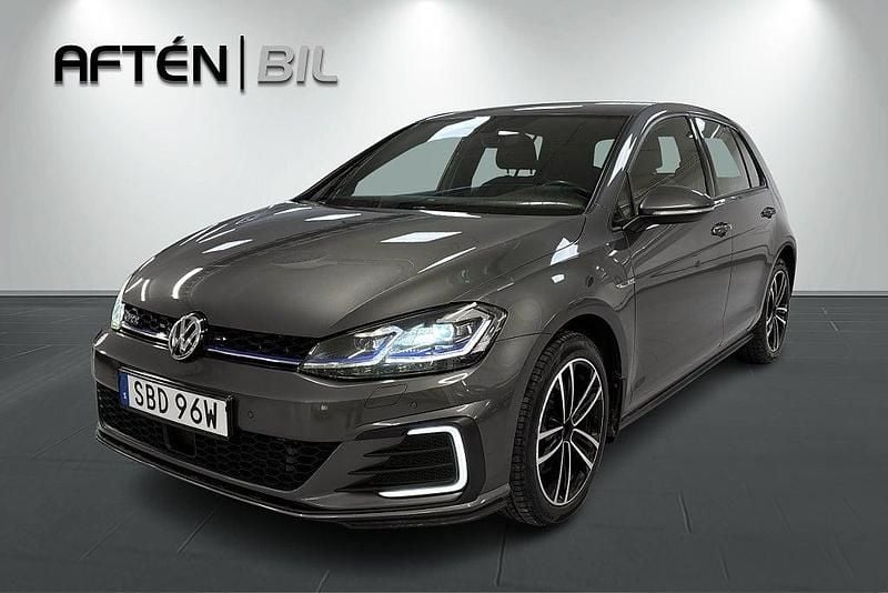 Grå Begagnad 2020 VW Golf VII GTE Halvkombi | 184 800 kr (Bra pris) - Bild 1/3