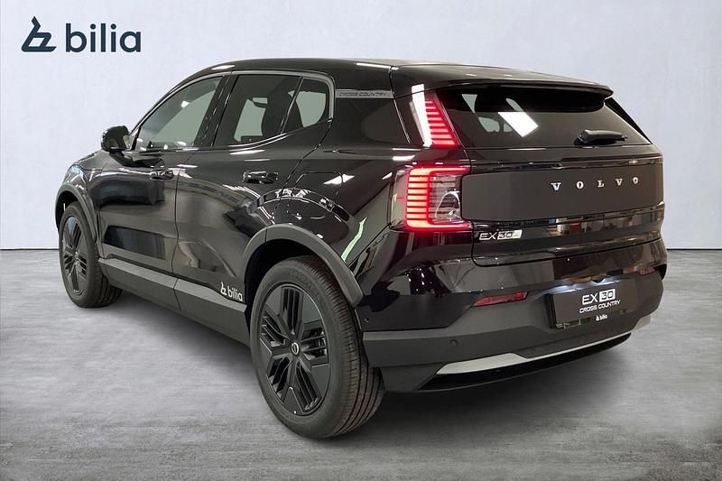 Ny Volvo EX30 CC Performance 22 kW (30 HK) 2025 Svart SUV