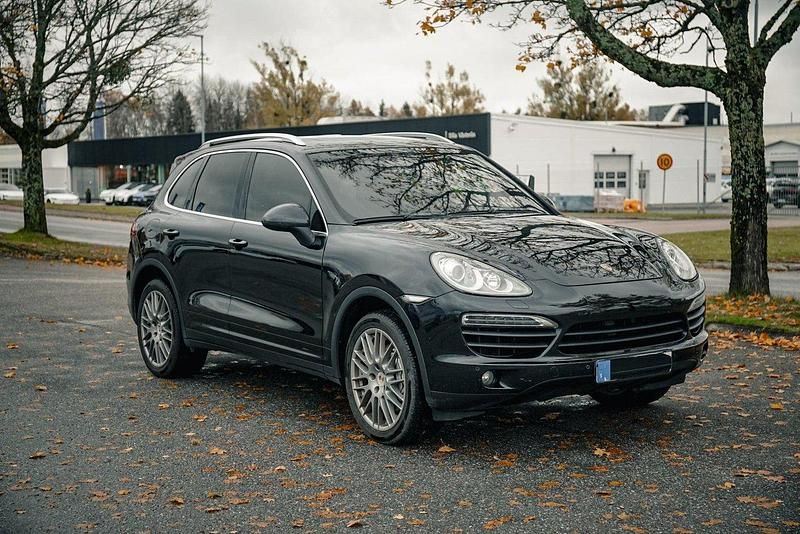 Svart Begagnad 2011 Porsche Cayenne S E-Hybrid SUV | 200 000 kr (Superpris) - Bild 1/4