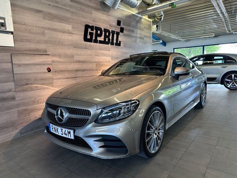 Silver Begagnad 2020 Mercedes C220 AMG line Sportkupé | 359 000 kr (Marknadspris) - Bild 1/4