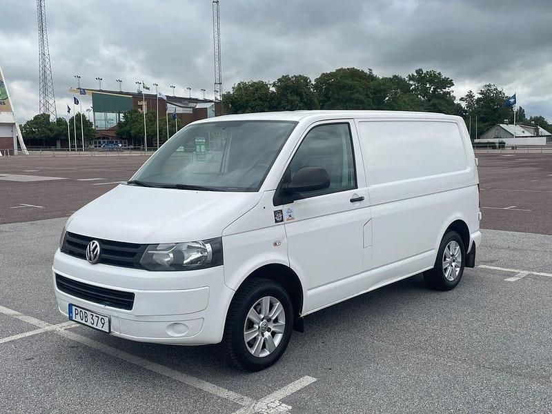 Vit Begagnad 2015 VW T5 Van | 96 900 kr (Marknadspris) - Bild 1/4