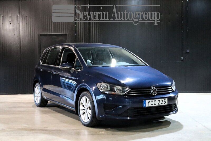 Mörkblå Begagnad 2016 VW Golf VII Halvkombi | 139 900 kr (Marknadspris) - Bild 1/4