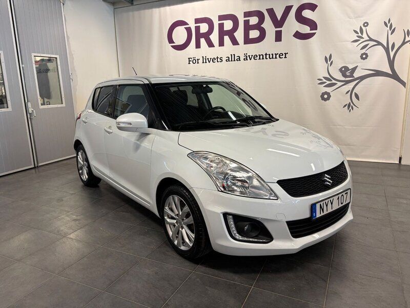 Vit Begagnad 2013 Suzuki Swift Halvkombi | 82 500 kr (Marknadspris) - Bild 1/4