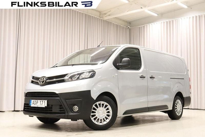 Silver (silver metallic) Begagnad 2018 Toyota Proace Van | 159 700 kr (Bra pris) - Bild 1/4