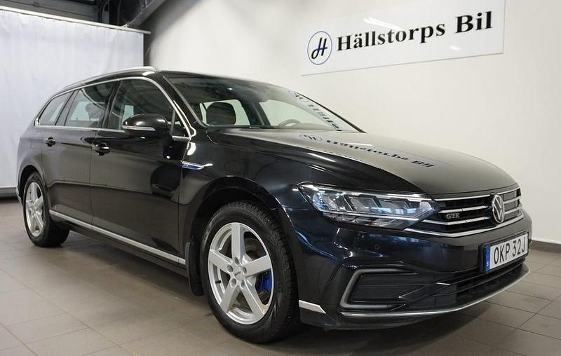 Svart Begagnad 2021 VW Passat GTE Kombi | 199 900 kr (Marknadspris) - Bild 1/3