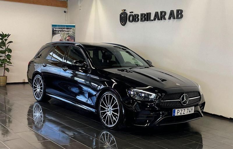 Svart Begagnad 2021 Mercedes E220 AMG line Kombi | 459 900 kr (Dyr) - Bild 1/4
