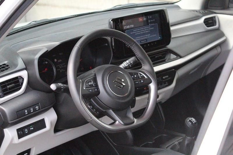 Ny Suzuki Swift 83 HK (61 kW) 2025 Vit Halvkombi