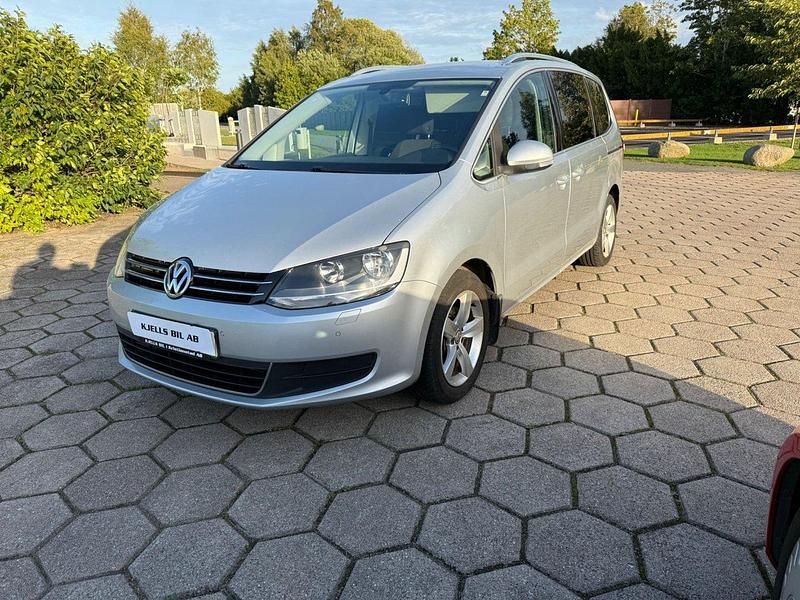 Silver Begagnad 2012 VW Sharan Minibuss | 131 500 kr (Marknadspris) - Bild 1/4