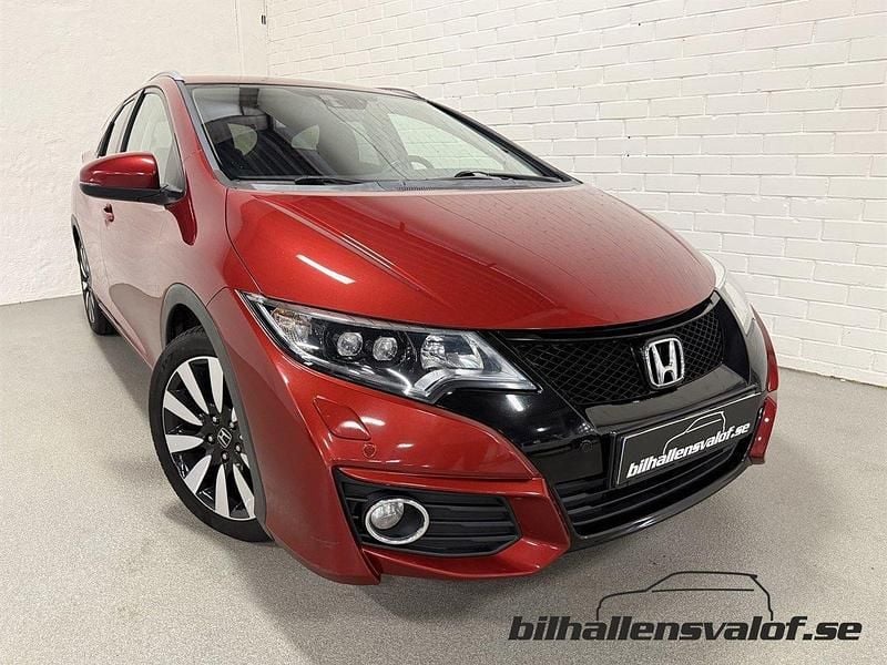 Röd (röd metallic) Begagnad 2015 Honda Civic Sport Kombi | 92 900 kr (Bra pris) - Bild 1/4