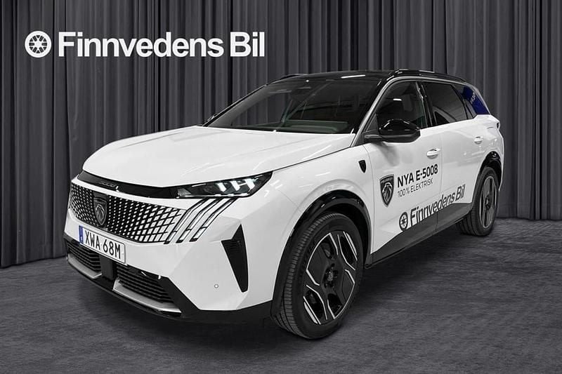 Vit Begagnad 2024 Peugeot e-5008 GT SUV | 549 800 kr (Marknadspris) - Bild 1/4
