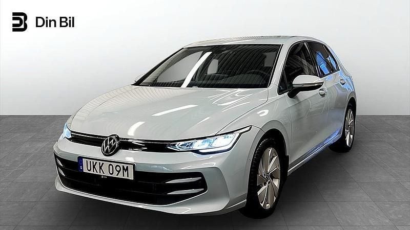 Blå Begagnad 2024 VW Golf VIII Edition Kombi | 309 900 kr (Marknadspris) - Bild 1/4