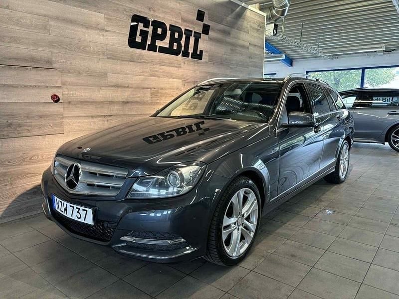 Mörkgrå (grå) Begagnad 2013 Mercedes C220 Avantgarde Kombi | 139 900 kr (Bra pris) - Bild 1/4