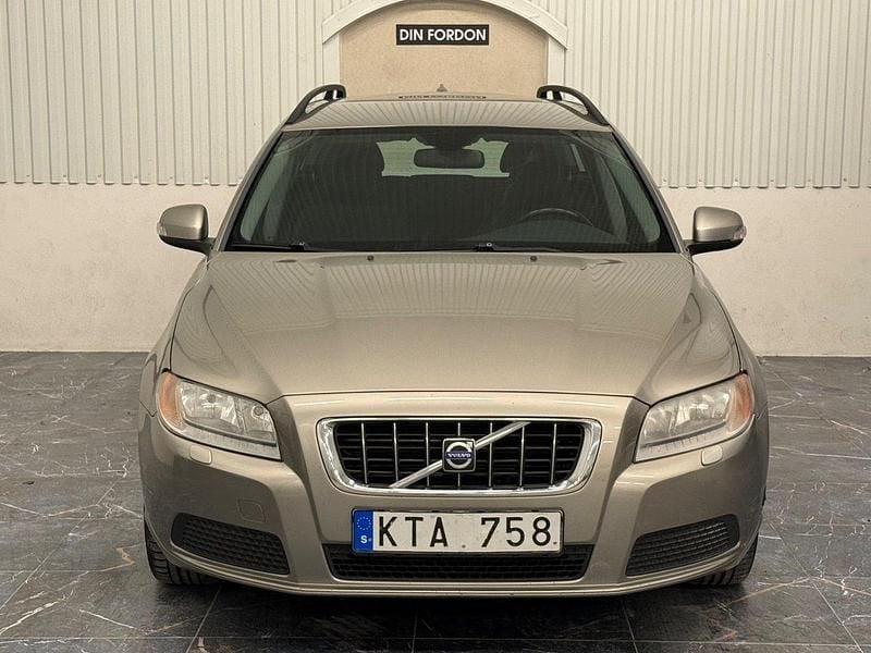 Begagnad Volvo V70 Kinetic 146 HK (107 kW) 2010 Ljusbrun Kombi