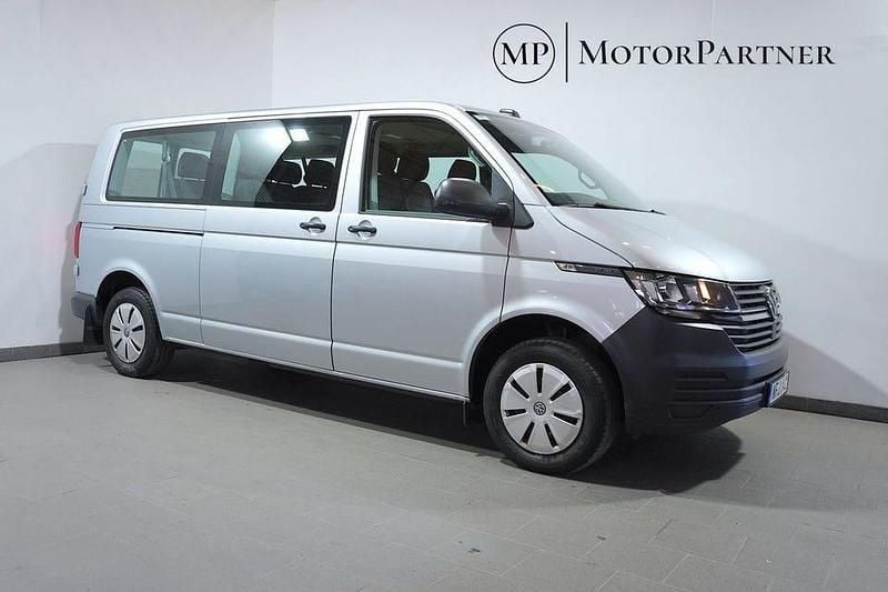 Silver Begagnad 2021 VW Caravelle Trendline Minibuss | 359 900 kr (Marknadspris) - Bild 1/4
