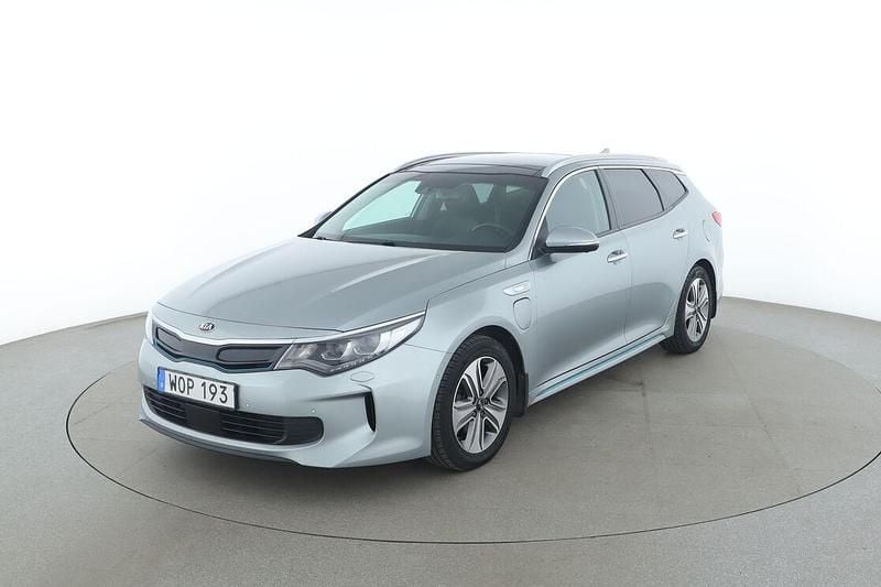 Grå Begagnad 2017 Kia Optima Hybrid Spirit Sedan | 169 000 kr (Marknadspris) - Bild 1/3