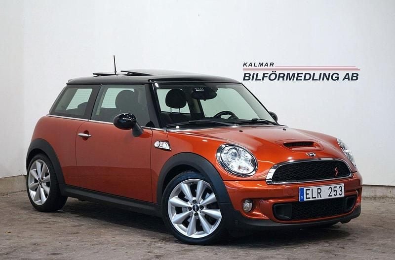 Orange Begagnad 2013 Mini Cooper S Halvkombi | 124 900 kr (Lite dyr) - Bild 1/4