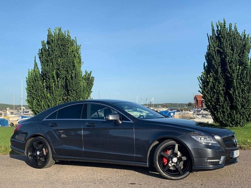 Mörkgrå (grå) Begagnad 2011 Mercedes CLS63 AMG AMG Sportkupé | 189 900 kr - Bild 1/4