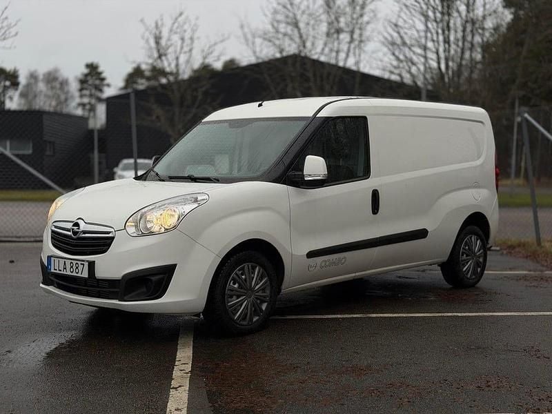 Vit Begagnad 2016 Opel Combo Van | 97 400 kr (Dyr) - Bild 1/4