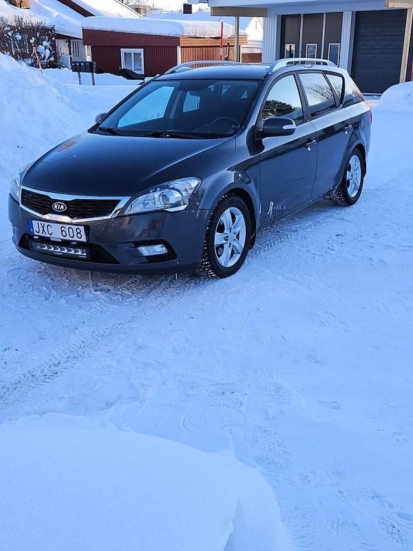 Begagnad Kia Ceed Sportswagon 115 HK (84 kW) 2010 Kombi