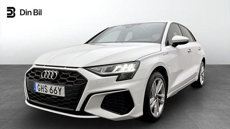 Ibisvit Begagnad 2024 Audi A3 S-Line Sedan | 379 000 kr - Bild 1/4