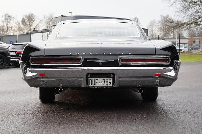 Begagnad Pontiac Bonneville 329 HK (241 kW) 1966 Starlight black Sedan