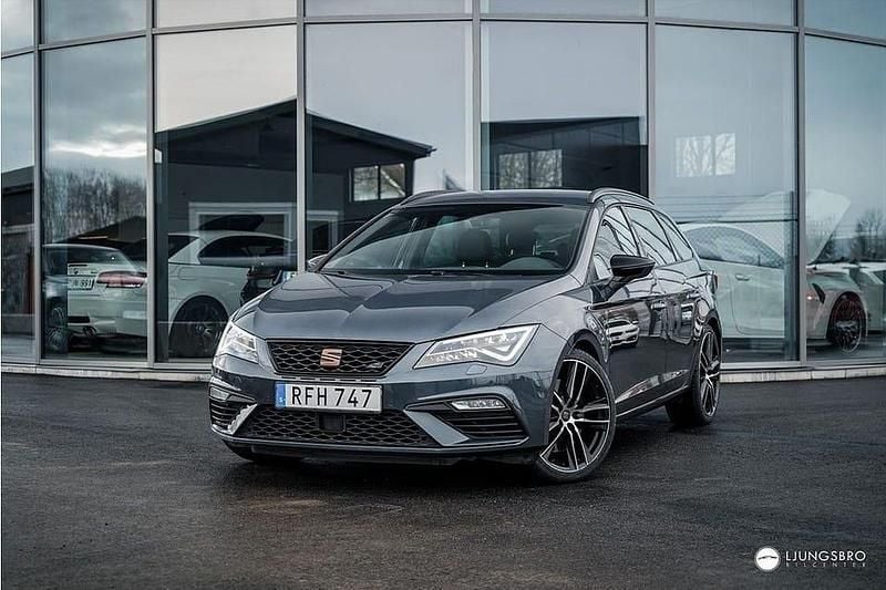 Grå Begagnad 2018 Cupra Leon Kombi | 279 900 kr (Marknadspris) - Bild 1/4