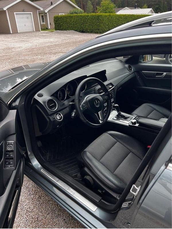 Begagnad Mercedes C220 Avantgarde 170 HK (125 kW) 2012 Grå Kombi