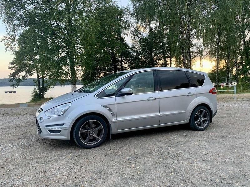Begagnad Ford S-MAX S 163 HK (119 kW) 2013 Grå metallic Minibuss