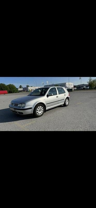 Silver Begagnad 2003 VW Golf IV Kombi | 22 000 kr (Marknadspris) - Bild 1/4