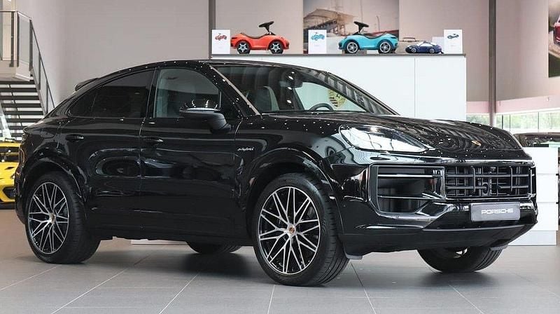 Svart Begagnad 2025 Porsche Cayenne SUV | 1 219 000 kr (Superpris) - Bild 1/4
