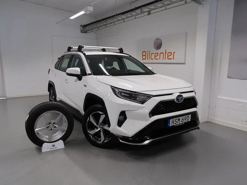 Vit Begagnad 2021 Toyota RAV4 Hybrid SUV | 349 900 kr (Superpris) - Bild 1/3