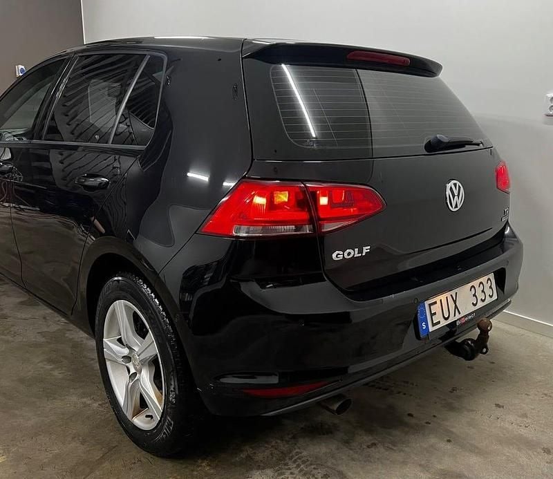 Begagnad VW Golf VII 105 HK (77 kW) 2013 Svart Halvkombi