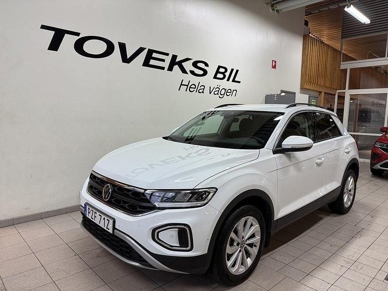 Vit (pure white) Begagnad 2024 VW T-Roc SUV | 254 900 kr (Bra pris) - Bild 1/4